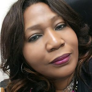 Meet your Posher, Dee